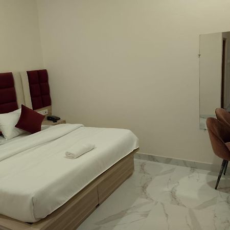 Hotel Lr Delite Inn Mathura Exterior foto